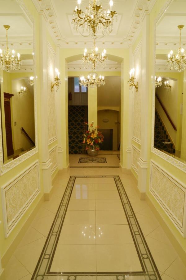 Apartma Premium Karlovy Vary Bagian luar foto